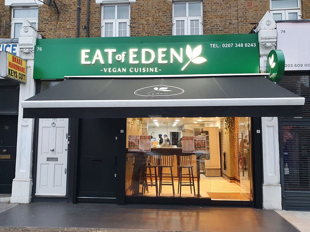 Eat of Eden Restaurant in London for breakfast with backpacker's budget